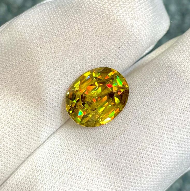 Yellow faceted sphen 5.85 ct