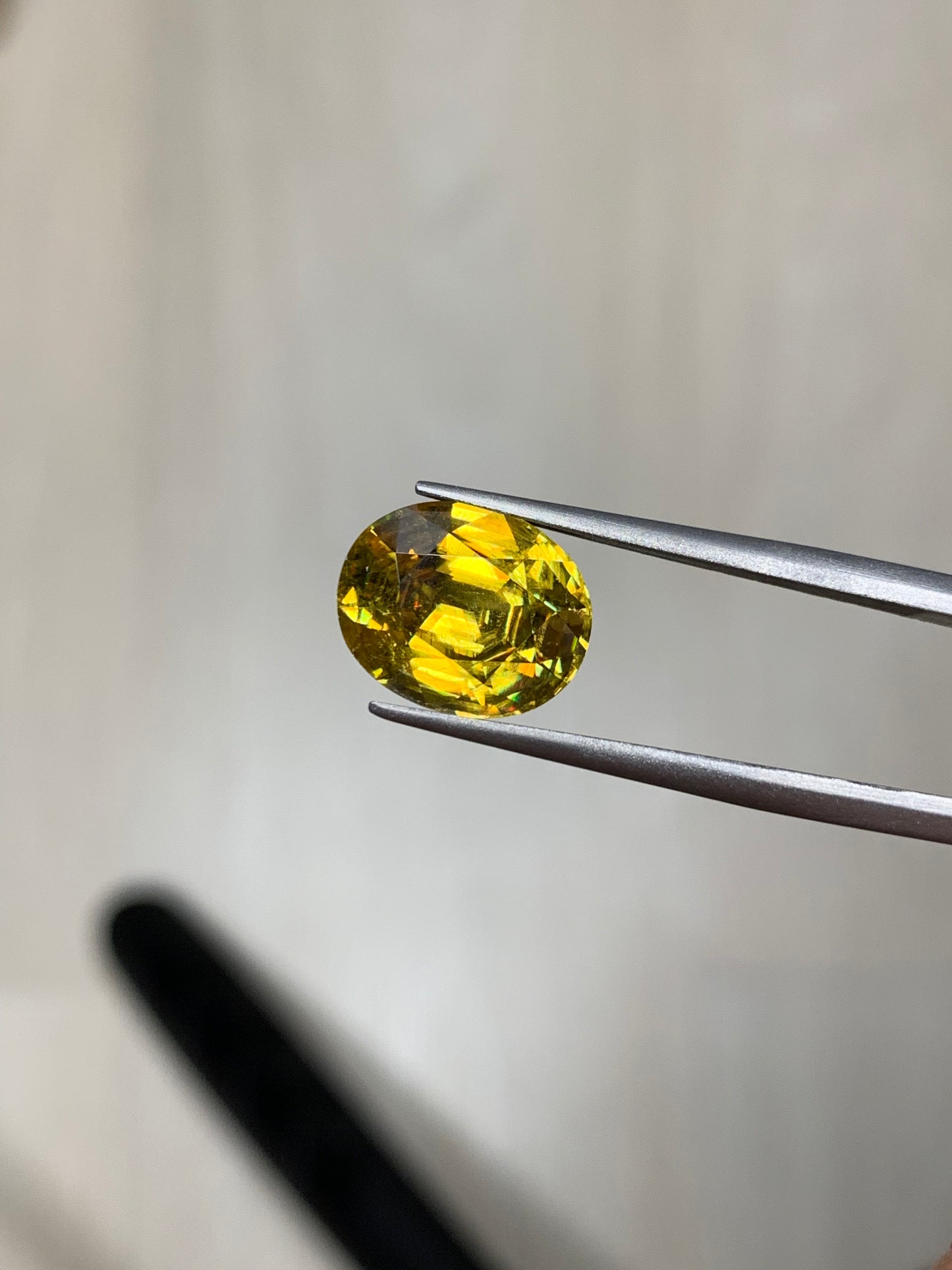 Yellow faceted sphen 5.85 ct