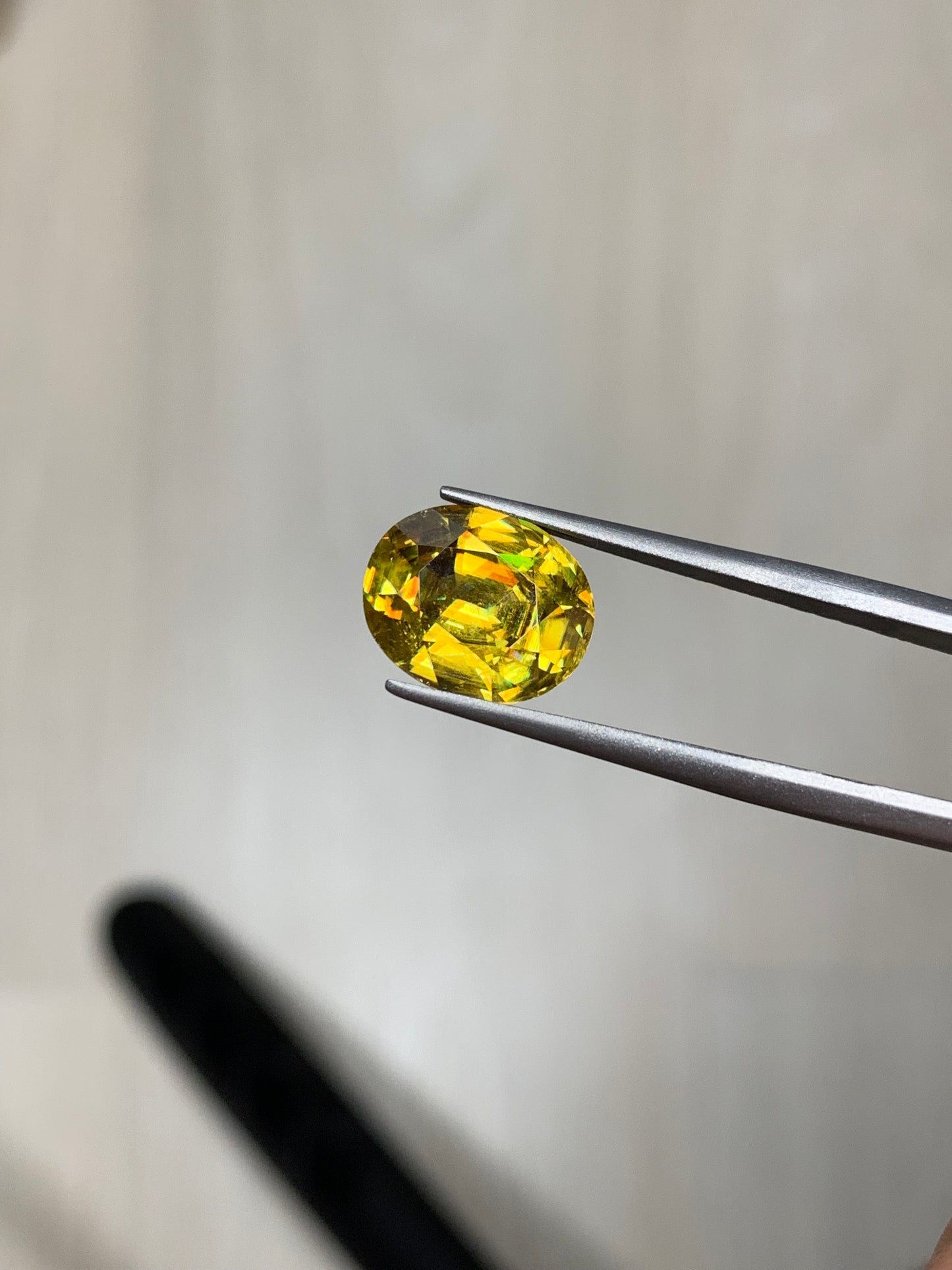 Yellow faceted sphen 5.85 ct
