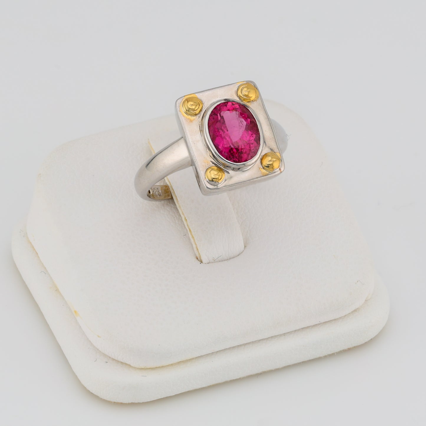 Faceted rubellite tourmaline silver ring, 2.5 cts