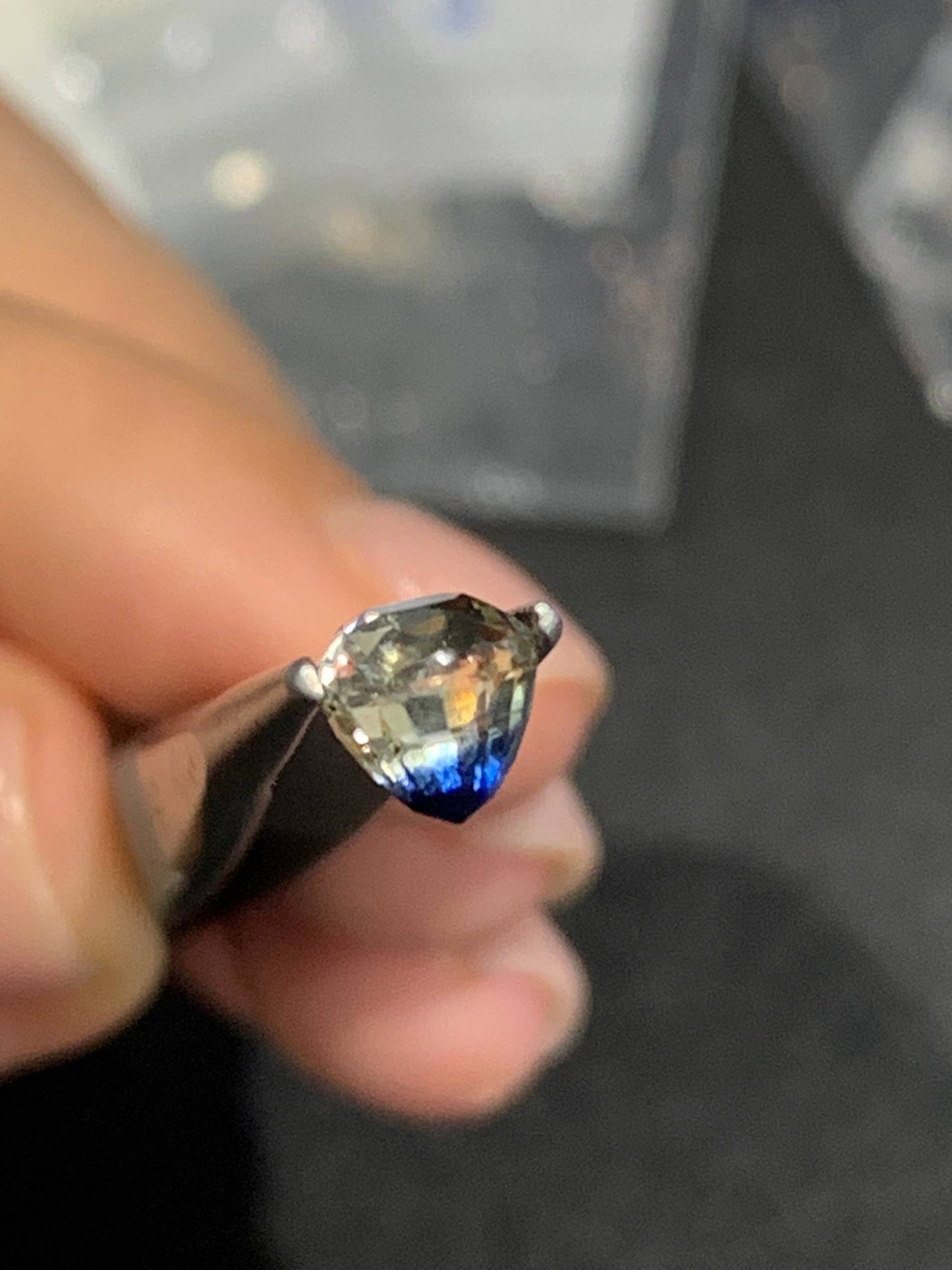 2.01 ct, Unique bi-color faceted sapphire