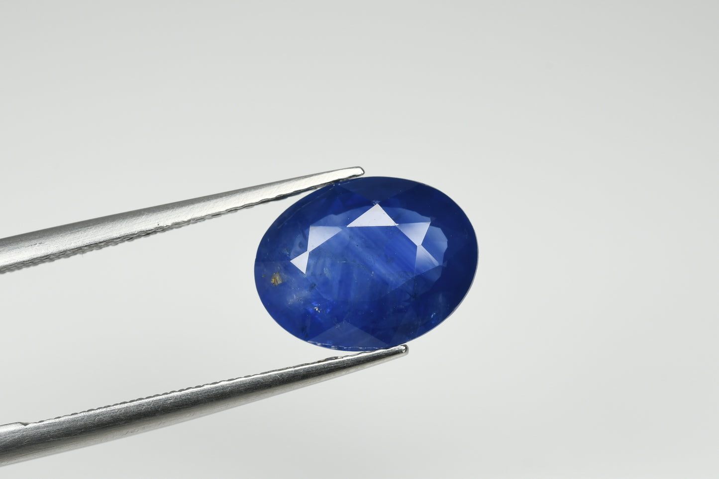 Heated faceted blue sapphire 3.61 ct