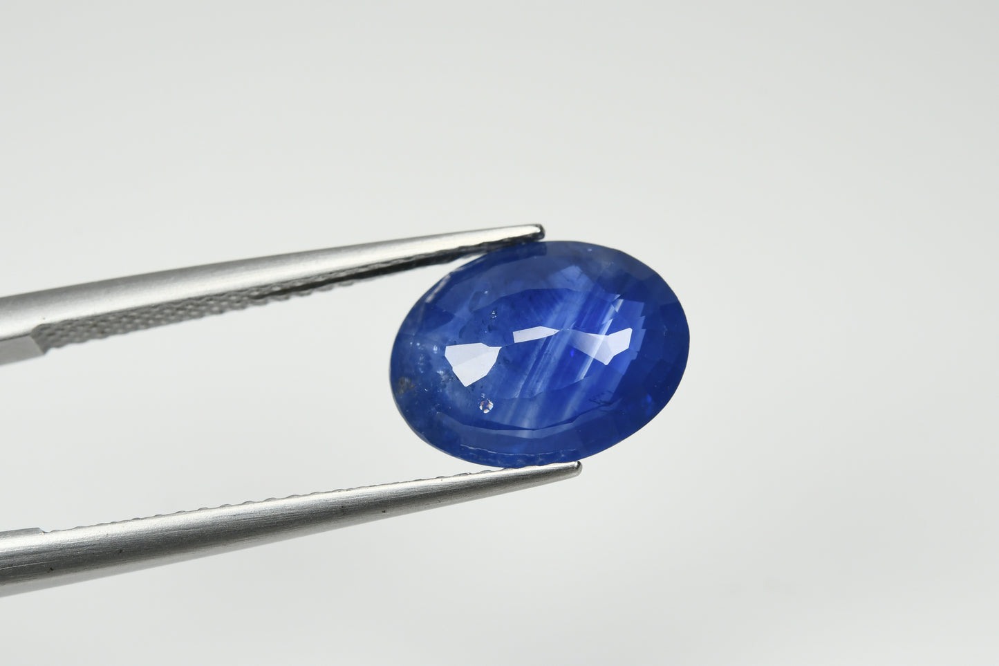 Heated faceted blue sapphire 3.61 ct
