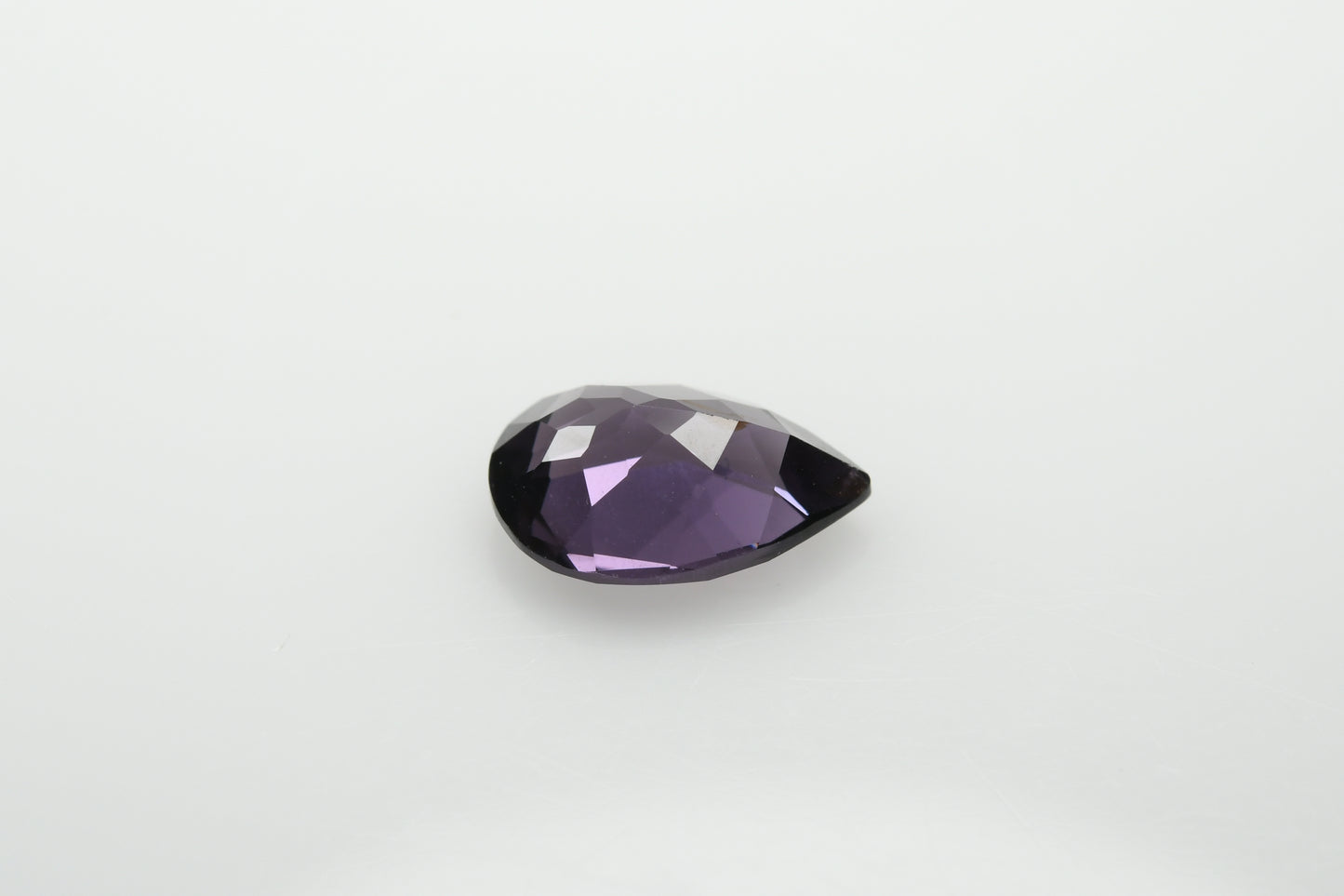 Violet burmese spinel 1.565 ct