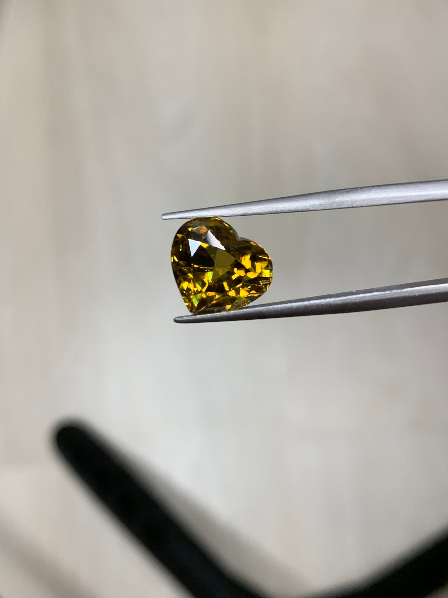 Heart shape faceted sphene titanite 6.1 ct