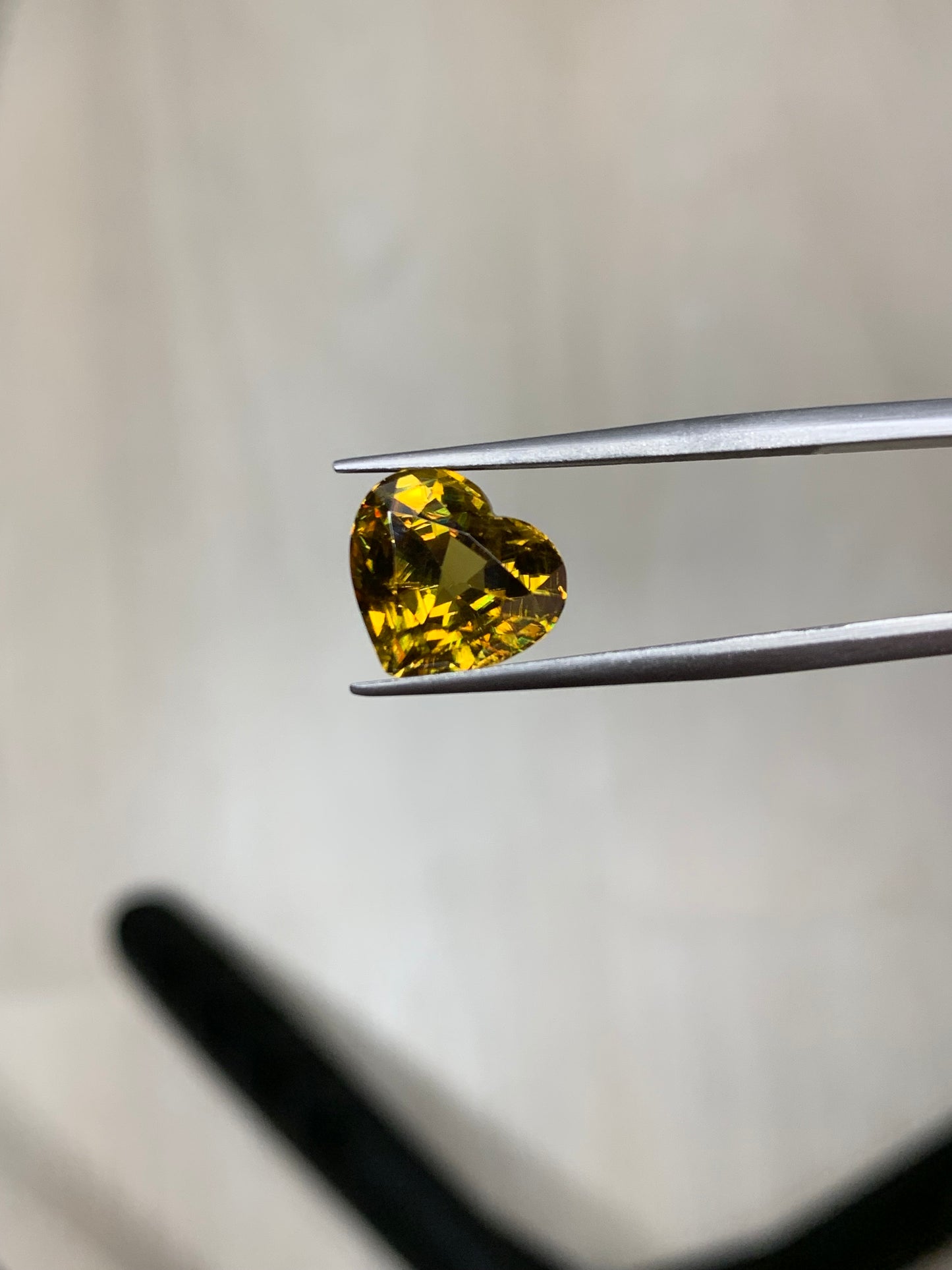 Heart shape faceted sphene titanite 6.1 ct