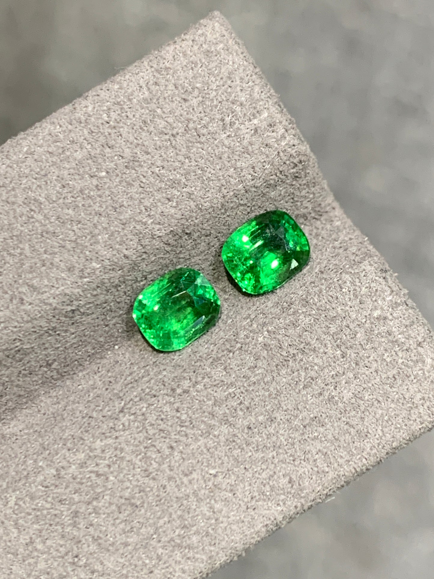 Tsavorite garnet pair, 2.08 cts