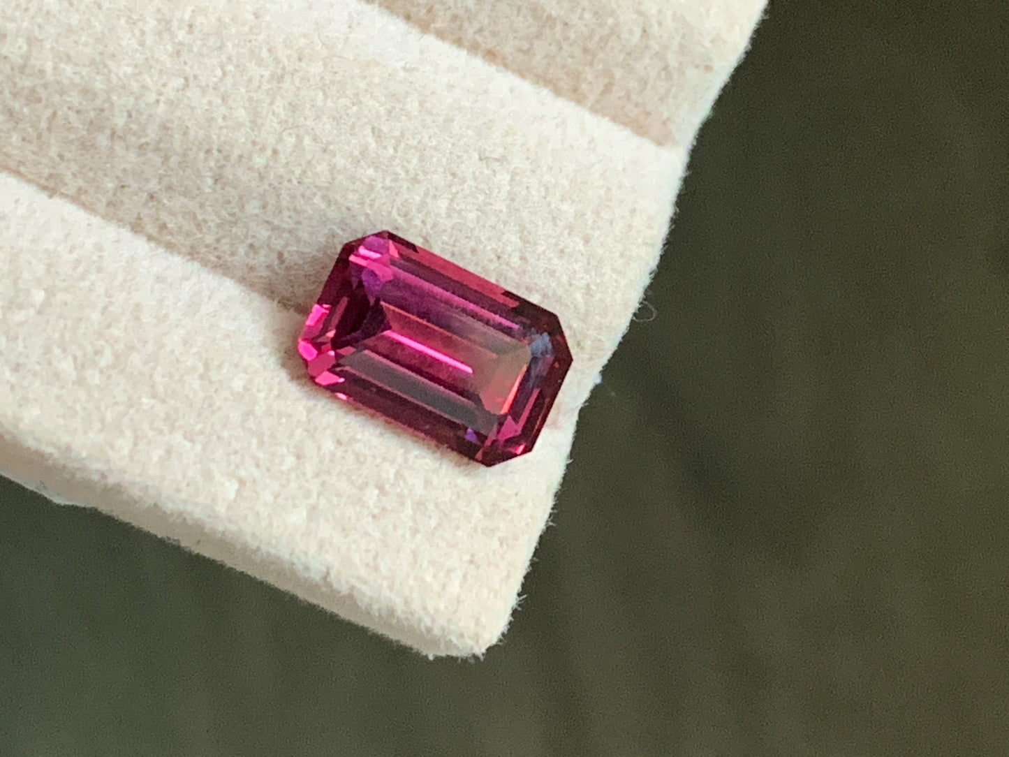 Faceted rhodolite garnet, 3 cts