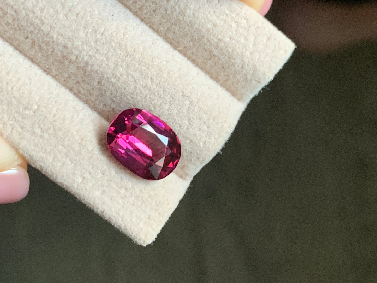 Faceted rhodolite garnet, 3.02 cts