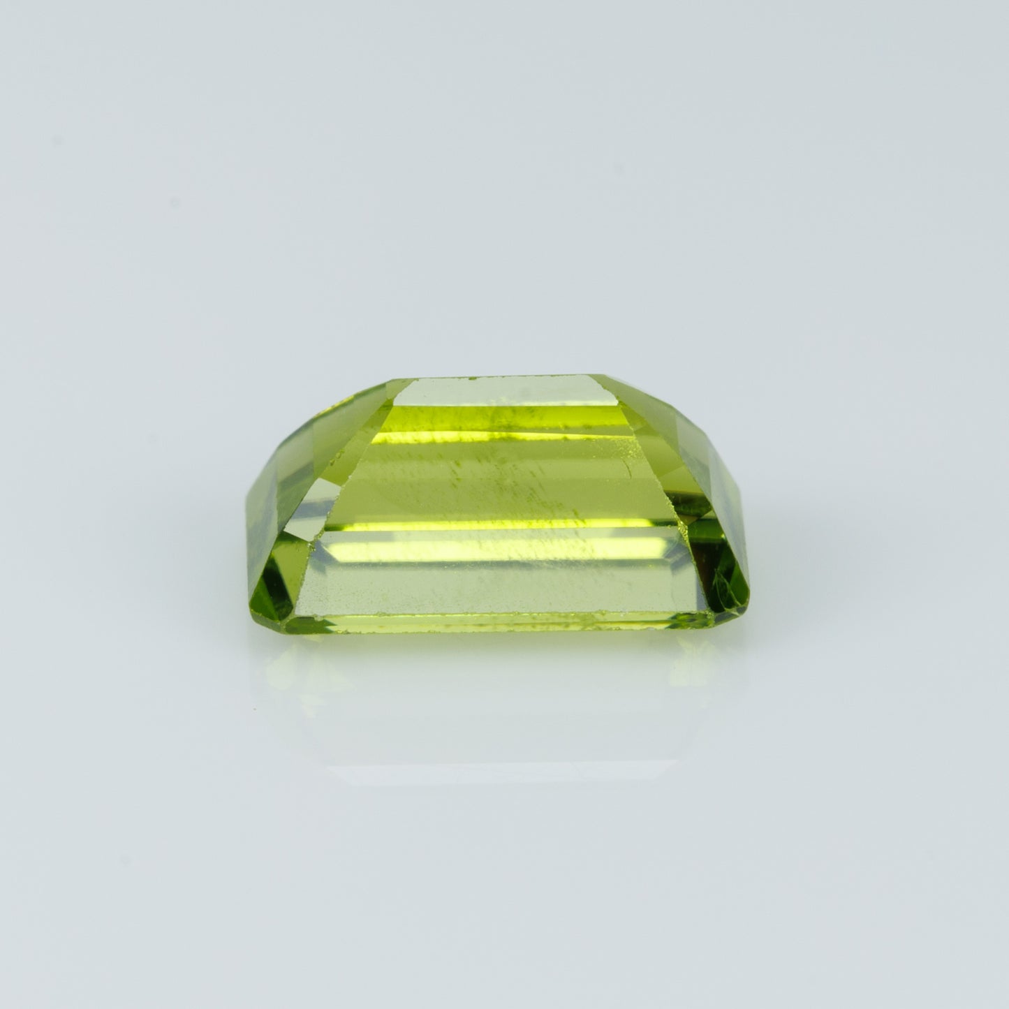2.83 cts, Faceted peridot emerald cut