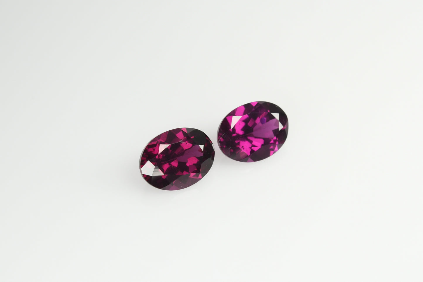 Pair of faceted rhodolite garnets 3.3 ct