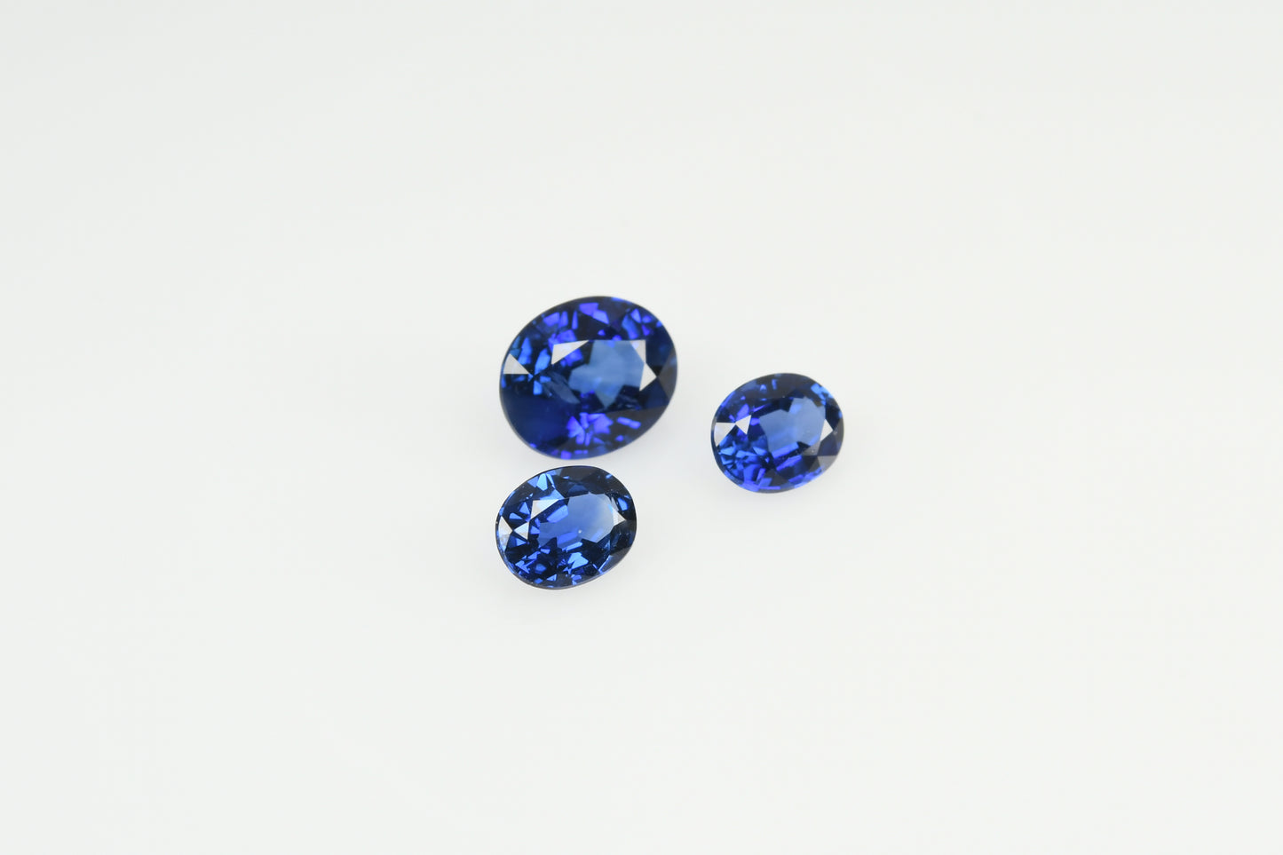 Faceted blue sapphire set