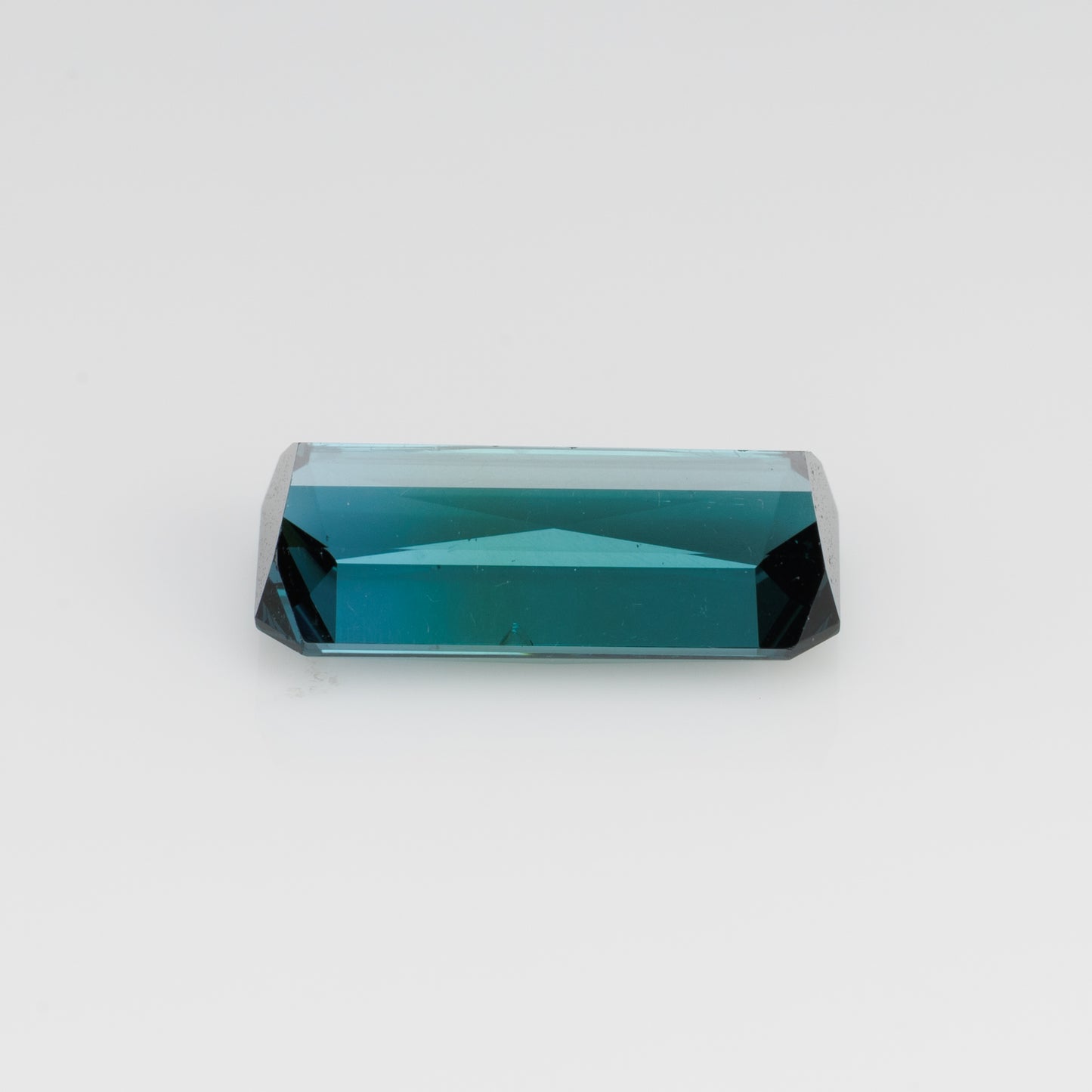 2.83 ct, Faceted bi-color tourmaline