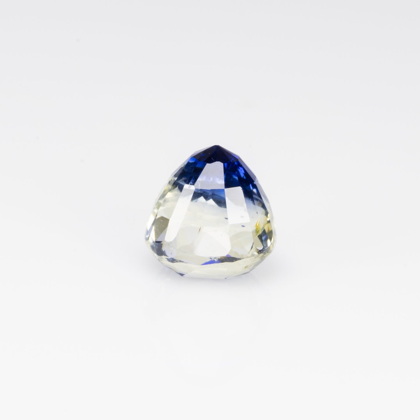 2.01 ct, Unique bi-color faceted sapphire