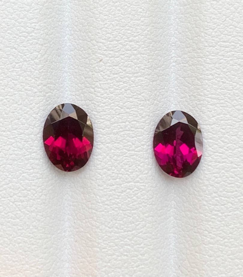Pair of faceted rhodolite garnets 3.3 ct