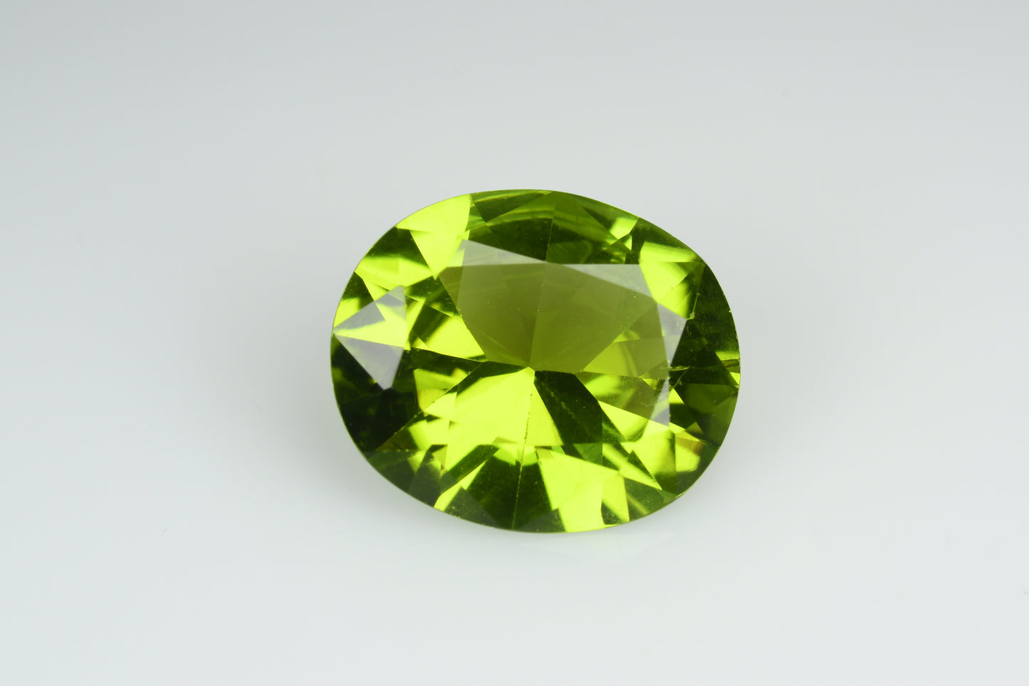Faceted green peridot 4.26 ct