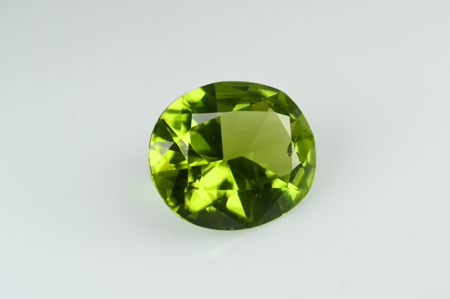 Faceted green peridot 4.26 ct