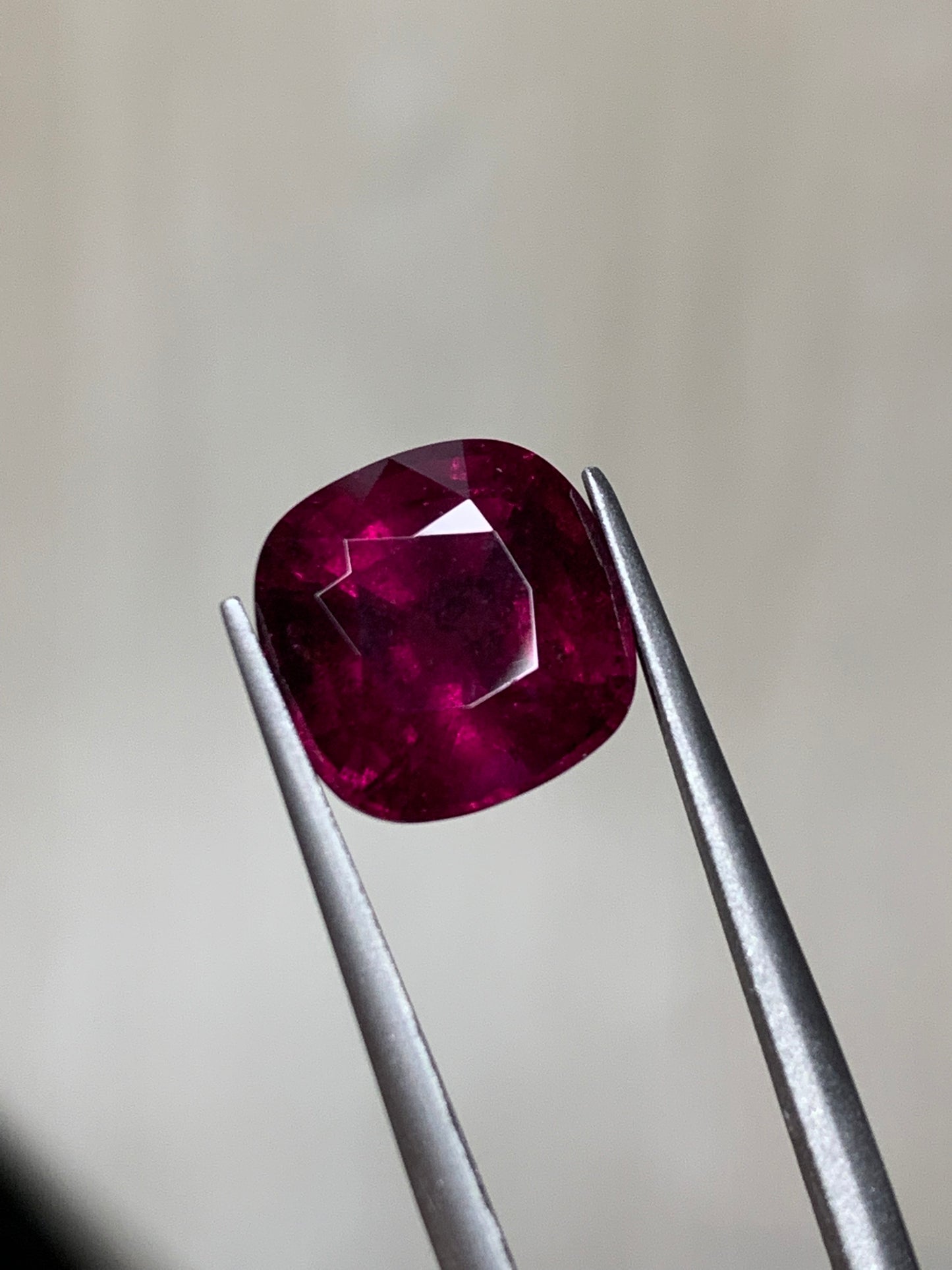 Faceted almandine garnet 7.9 ct
