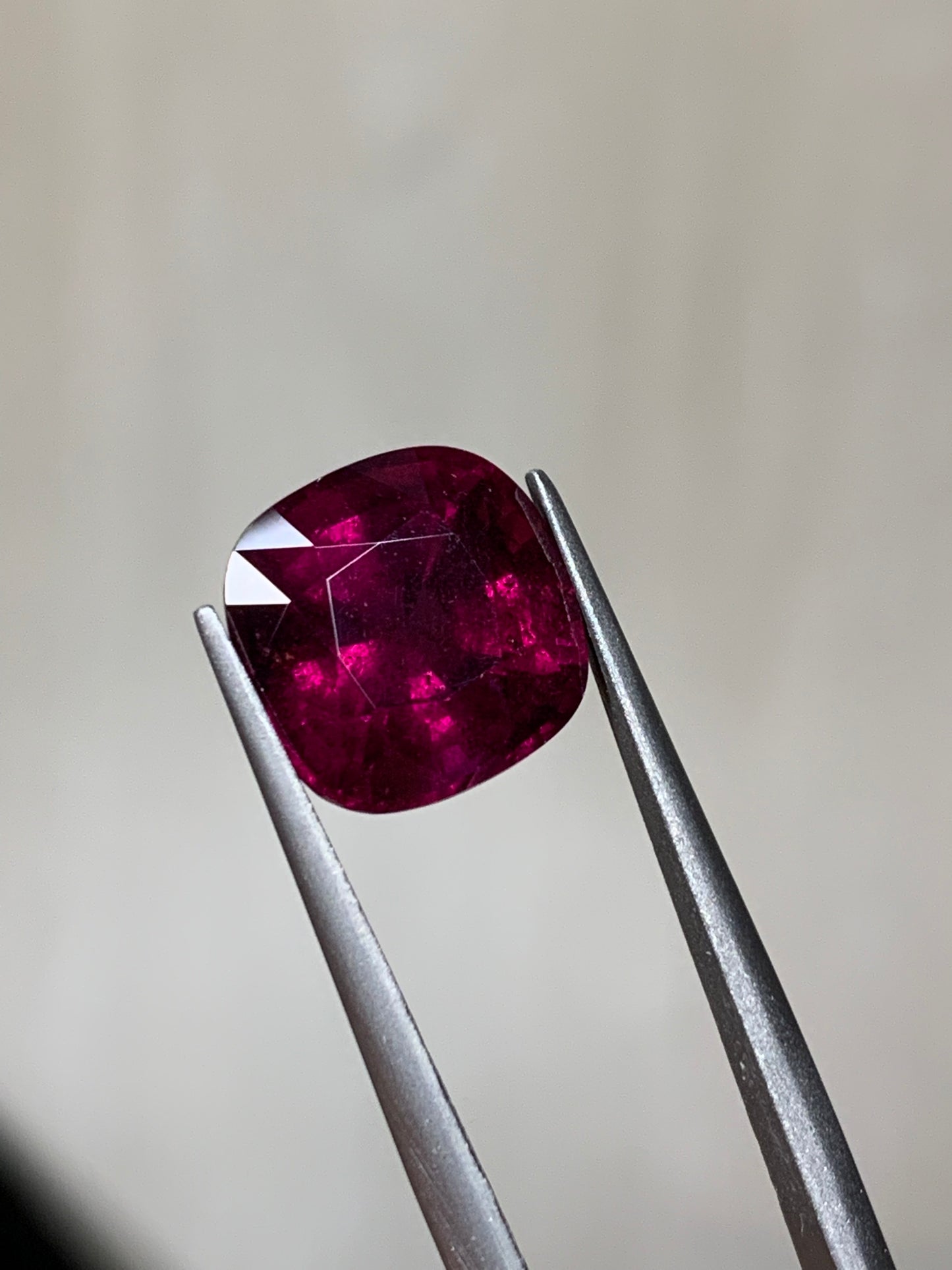 Faceted almandine garnet 7.9 ct