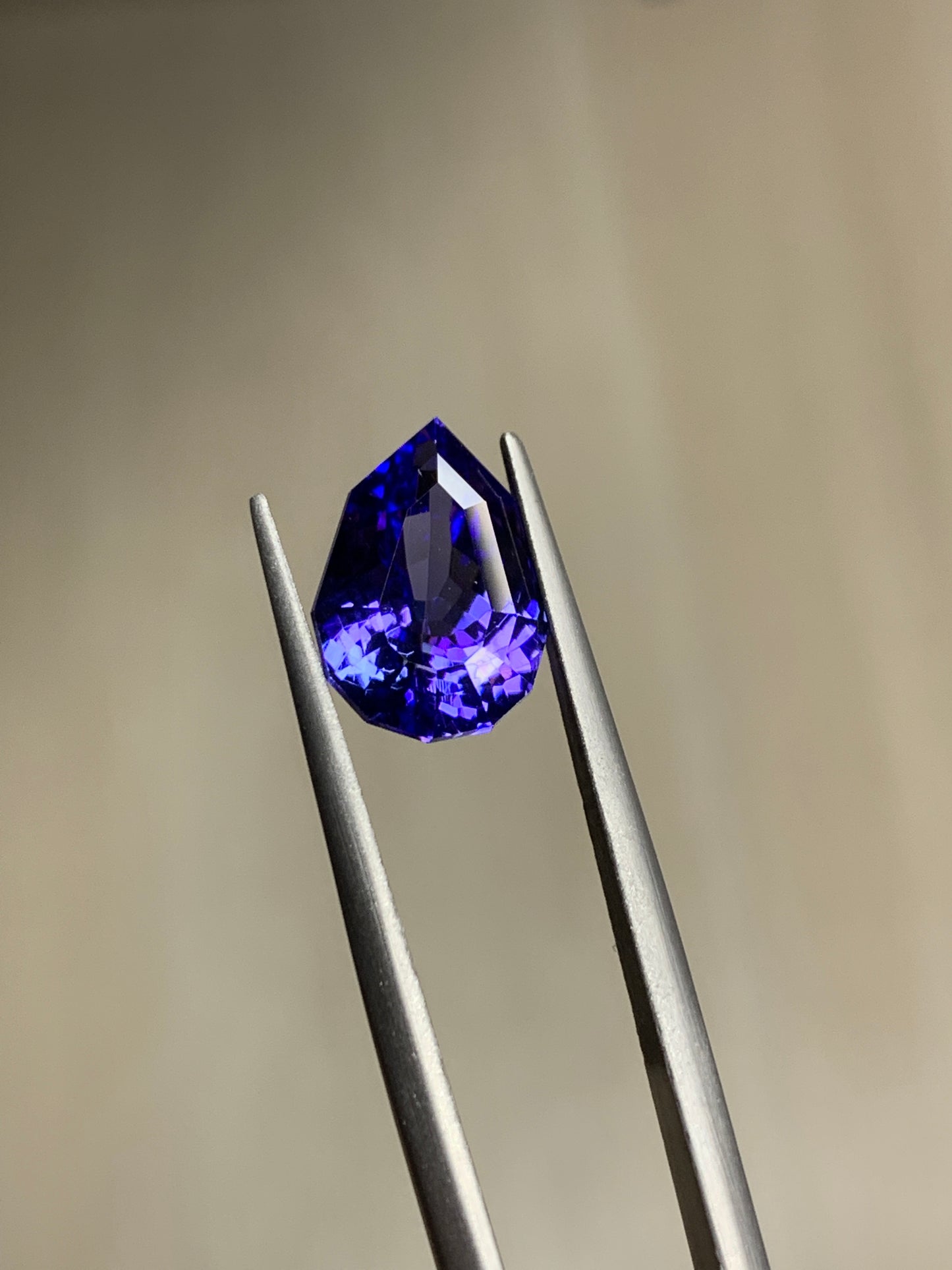 Faceted tanzanite 5.54 ct