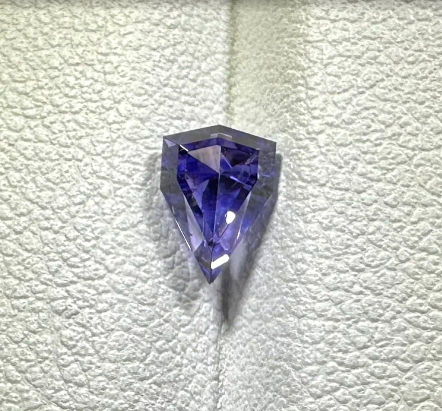 Heated certified Ceylon Sapphire 1 ct