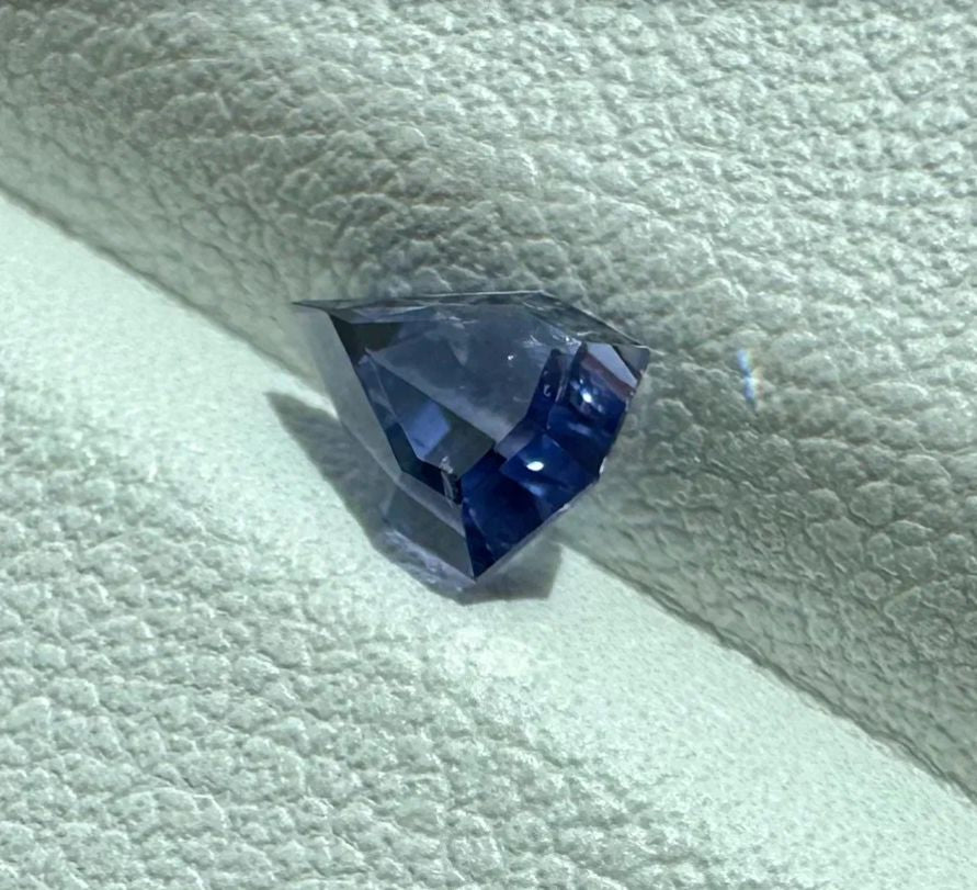 Heated certified Ceylon Sapphire 1 ct