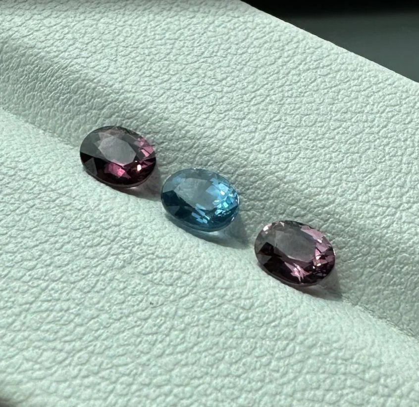Faceted spinel set 1.34 ct
