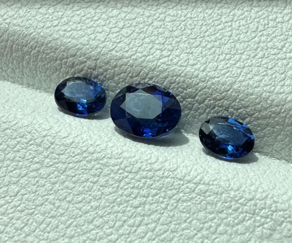 Faceted blue sapphire set