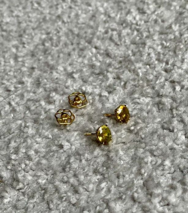18K golden stud earrings with faceted Madagascan yellow sphene