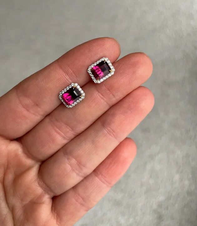 Vibrant pink garnets stud earrings