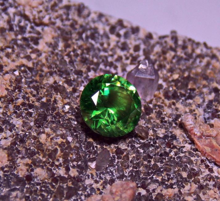 GIA Faceted Russian demantoid garnet, 1.17 ct