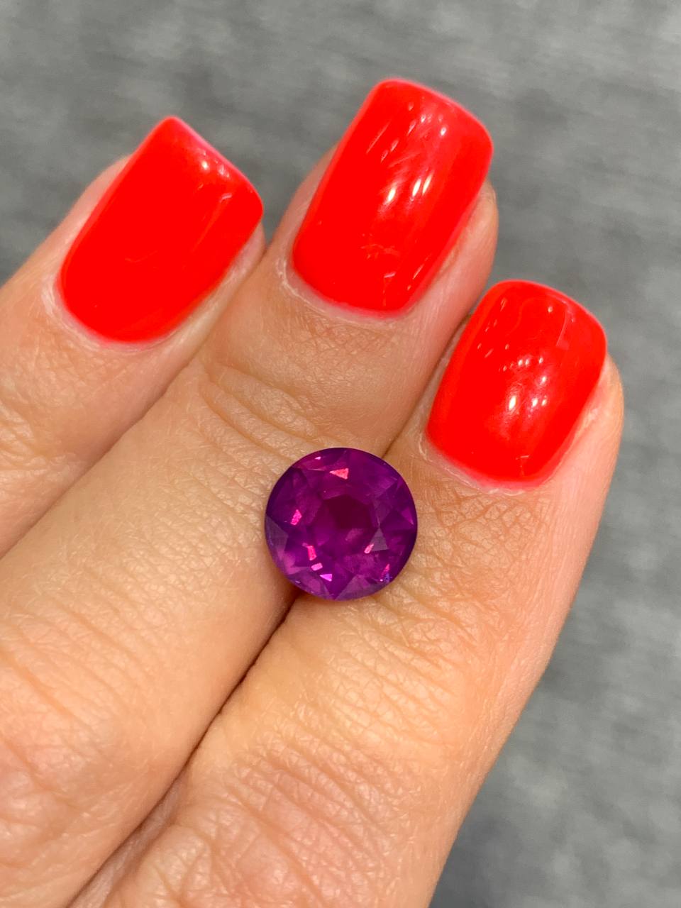 Pink‑lilac faceted sapphire, 4.61 ct