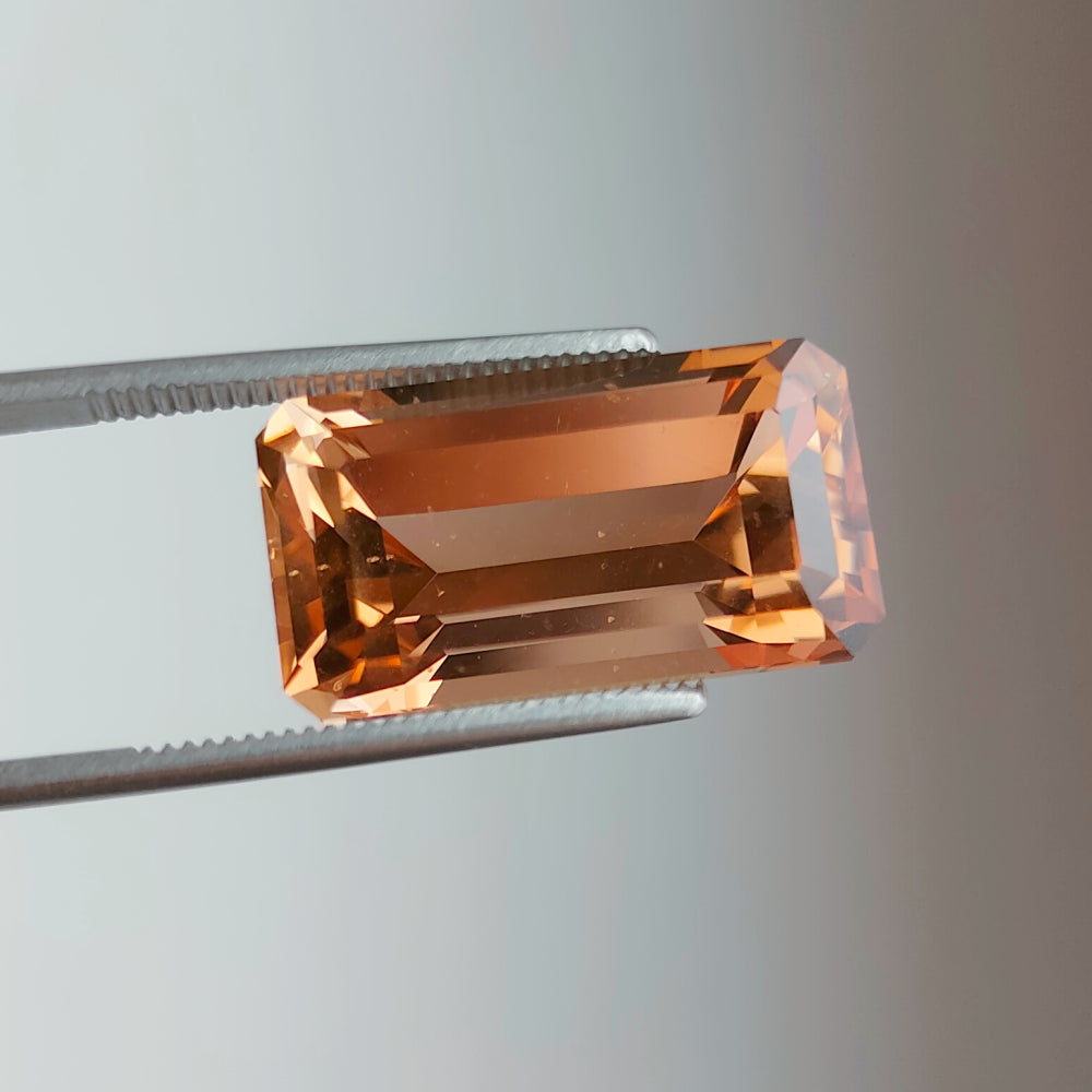 Rare faceted imperial topaz 20.5 ct