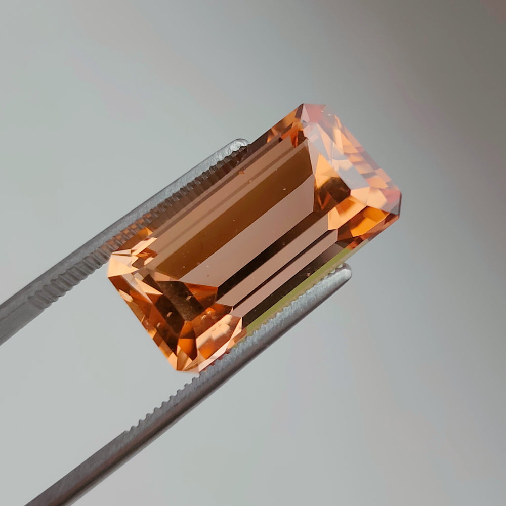 Rare faceted imperial topaz 20.5 ct