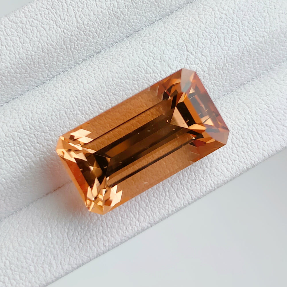 Rare faceted imperial topaz 20.5 ct