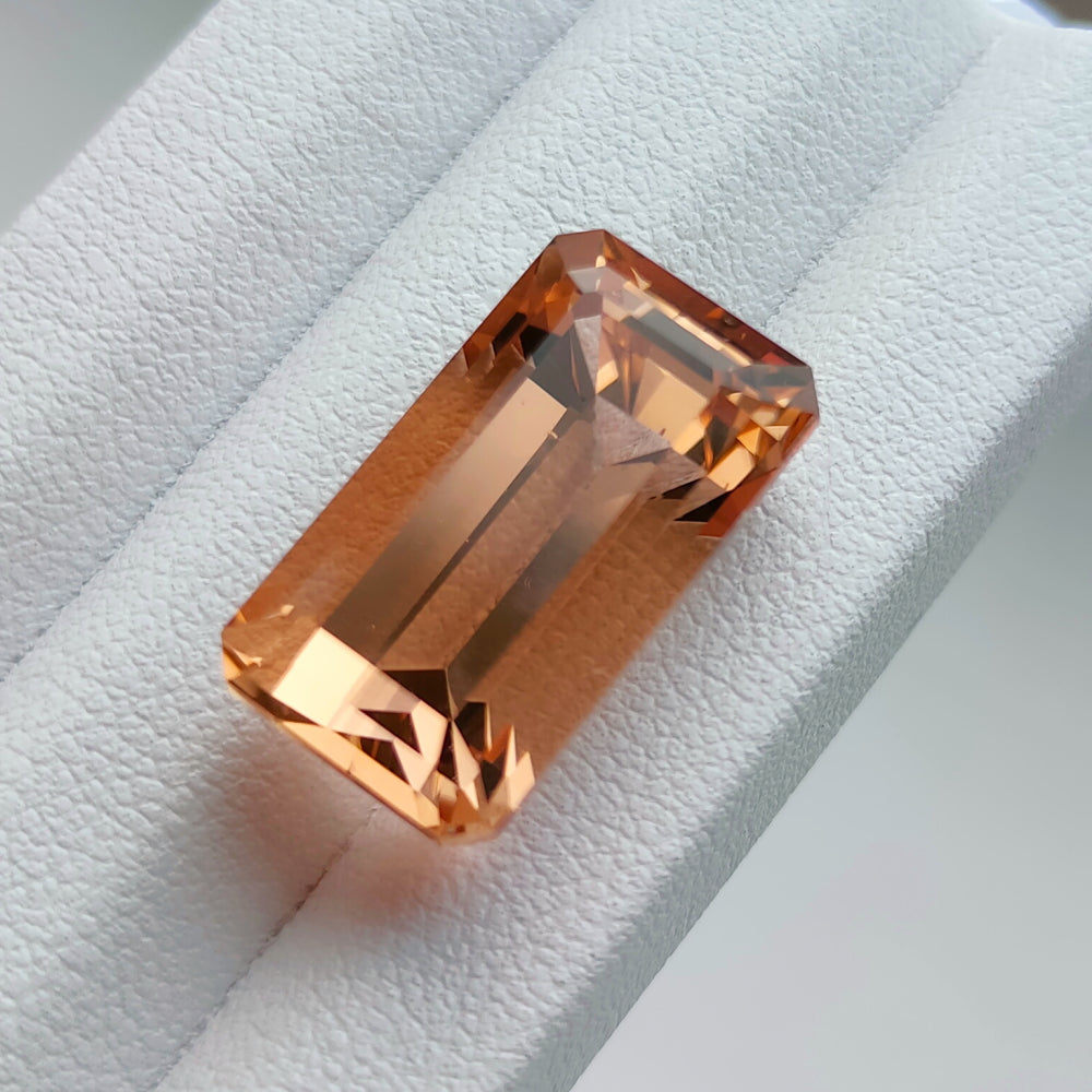 Rare faceted imperial topaz 20.5 ct