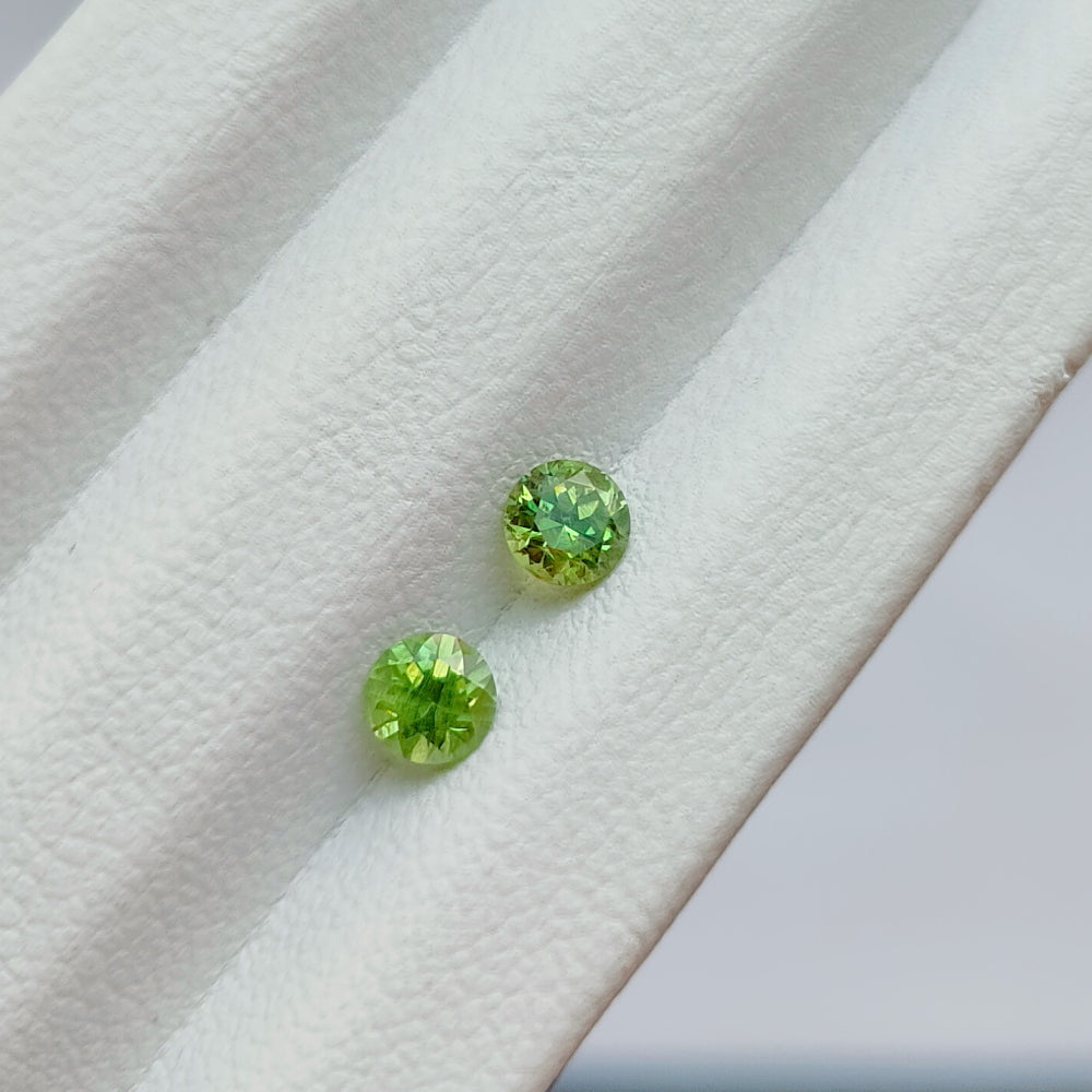 Faceted demantoid pair 0,64 ct
