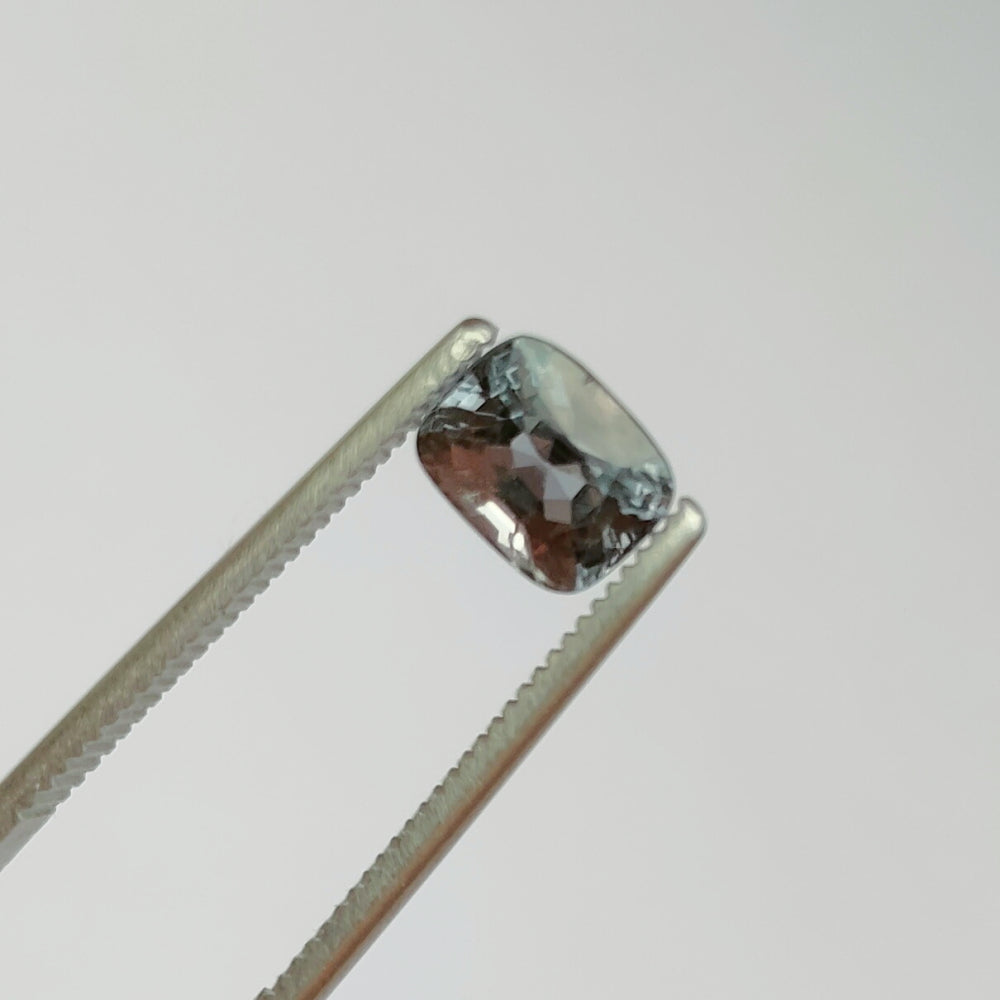 Grey burmese spinel 1.5 ct