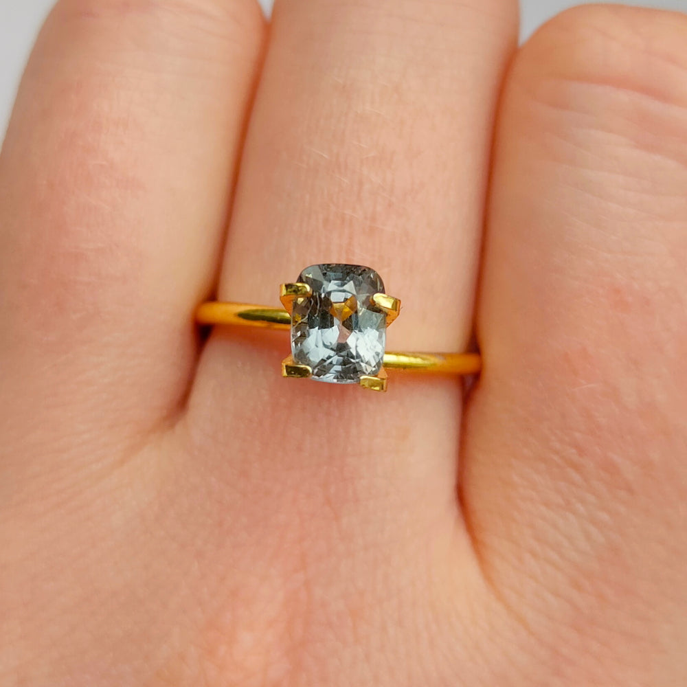 Grey burmese spinel 1.5 ct