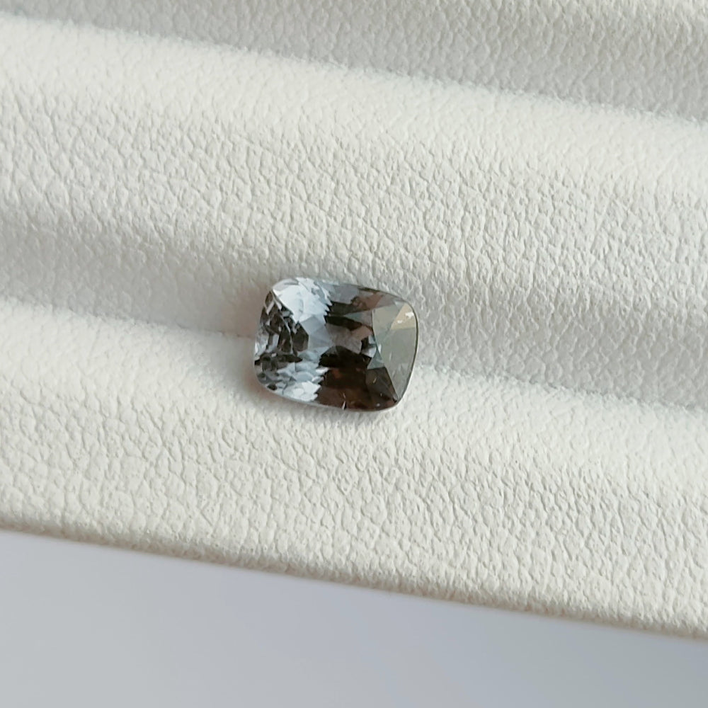 Grey burmese spinel 1.5 ct