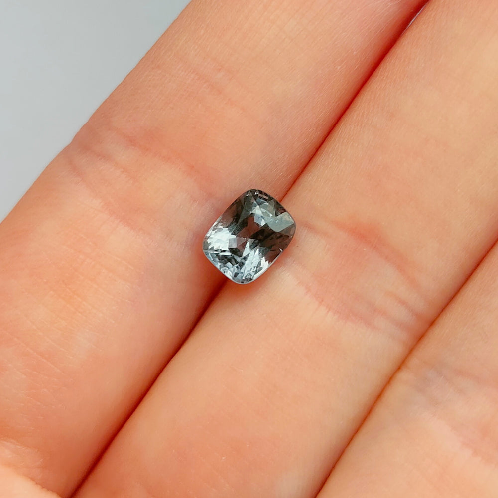 Grey burmese spinel 1.5 ct