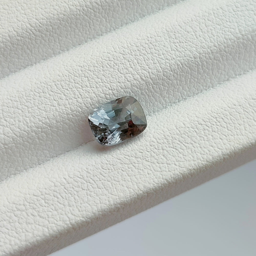 Grey burmese spinel 1.5 ct