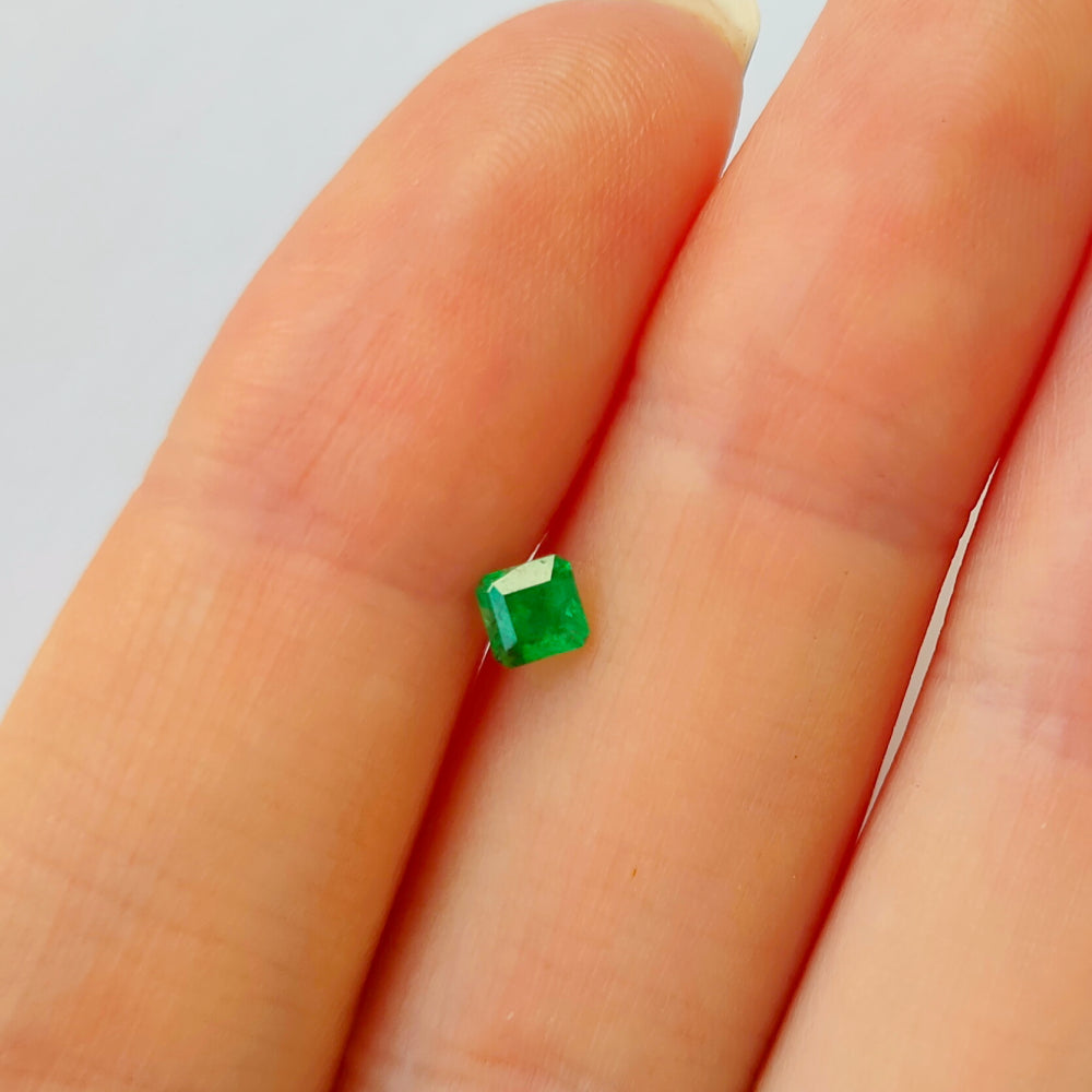 Faceted natural emerald 0.9 ct