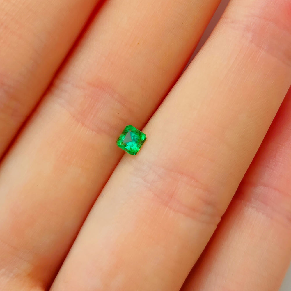 Faceted natural emerald 0.2 ct