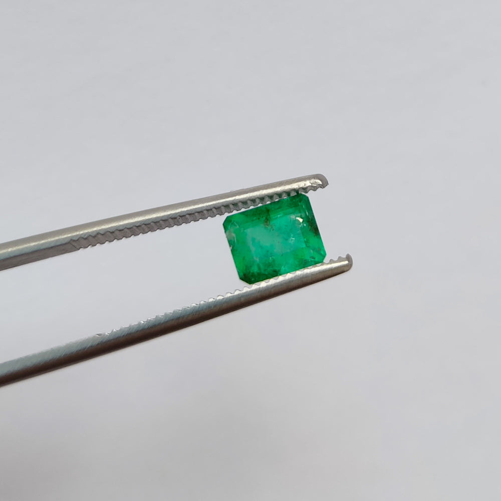 Faceted natural emerald 0.9 ct