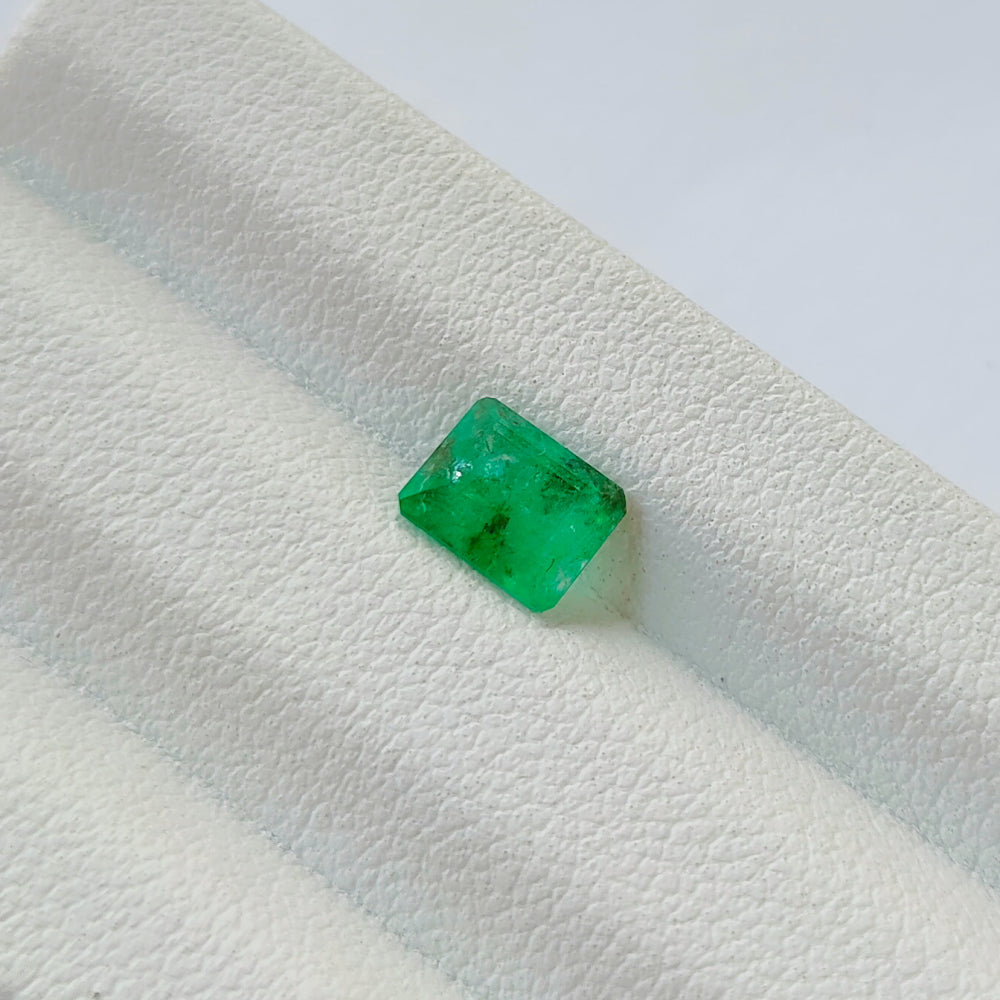 Faceted natural emerald 0.9 ct