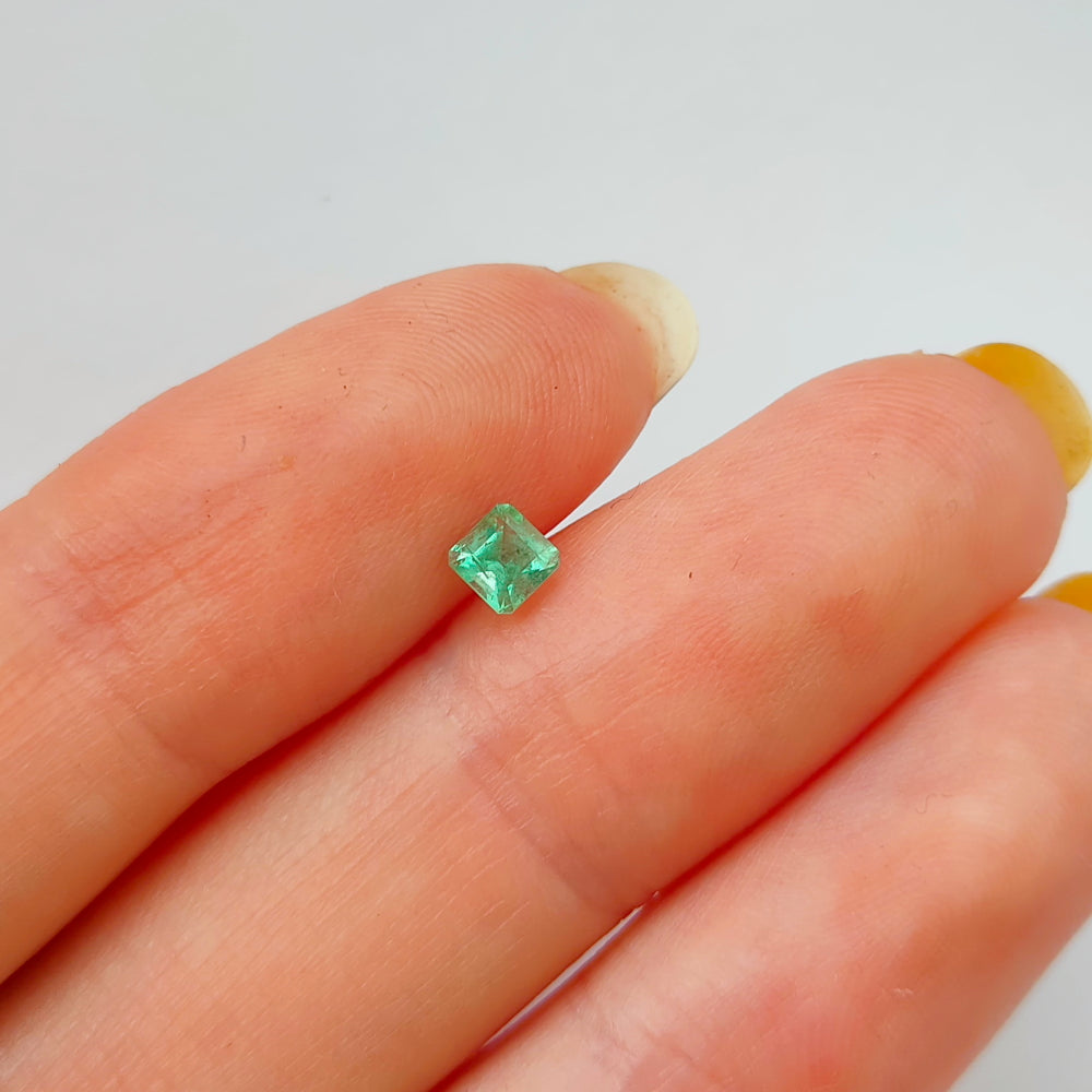 Faceted natural emerald 0.2 ct