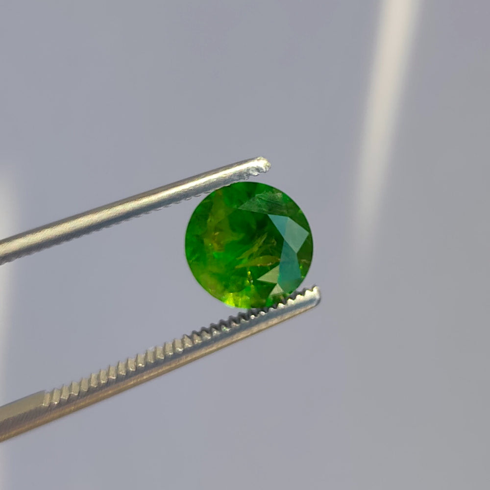 Faceted demantoid 2.2 ct