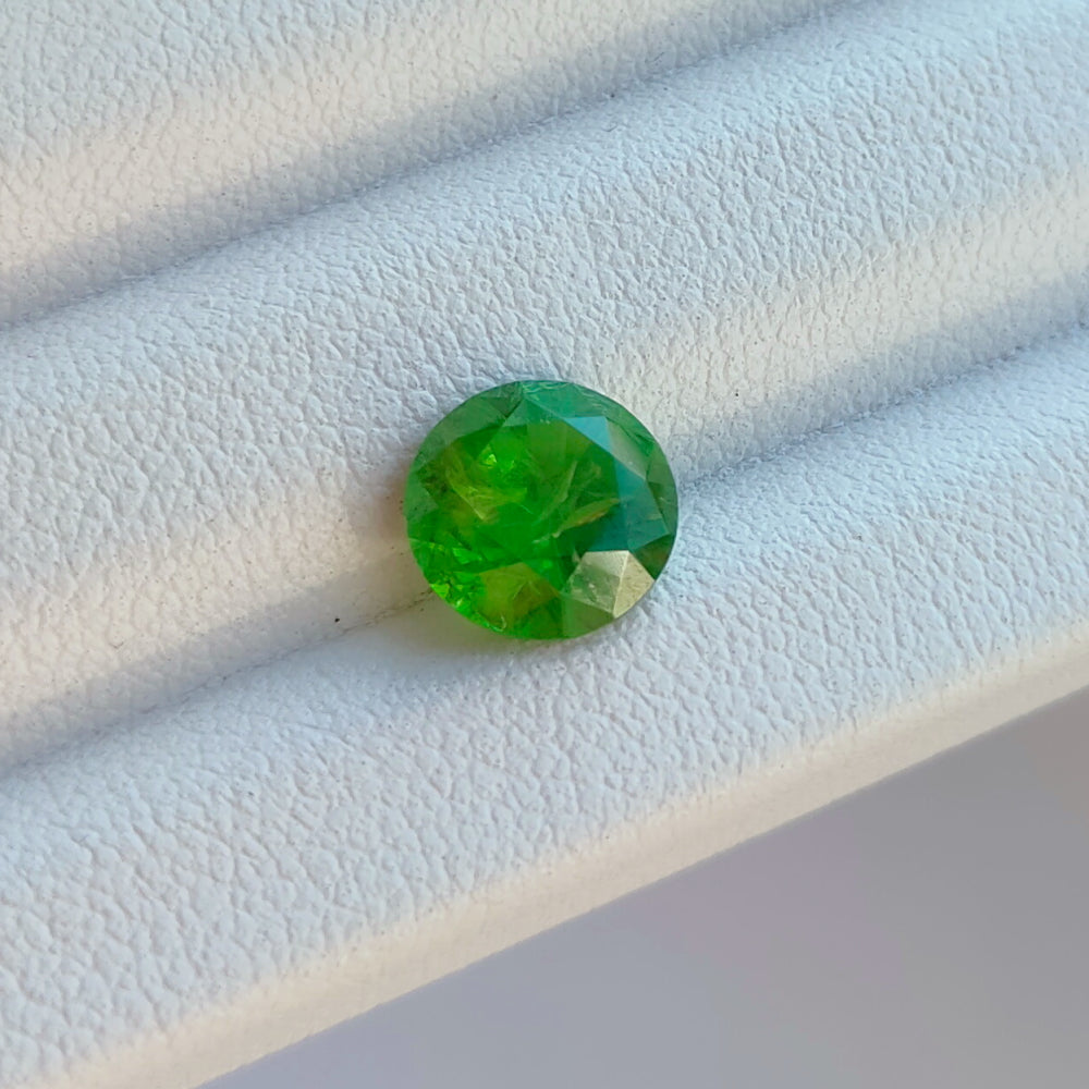 Faceted demantoid 2.2 ct