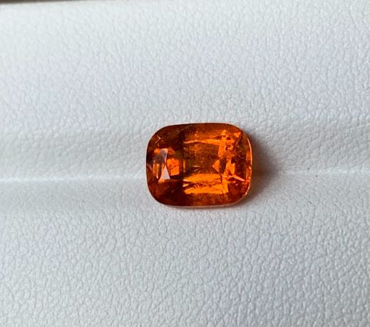 Spessartite Garnets buying guide. Orange gemstones